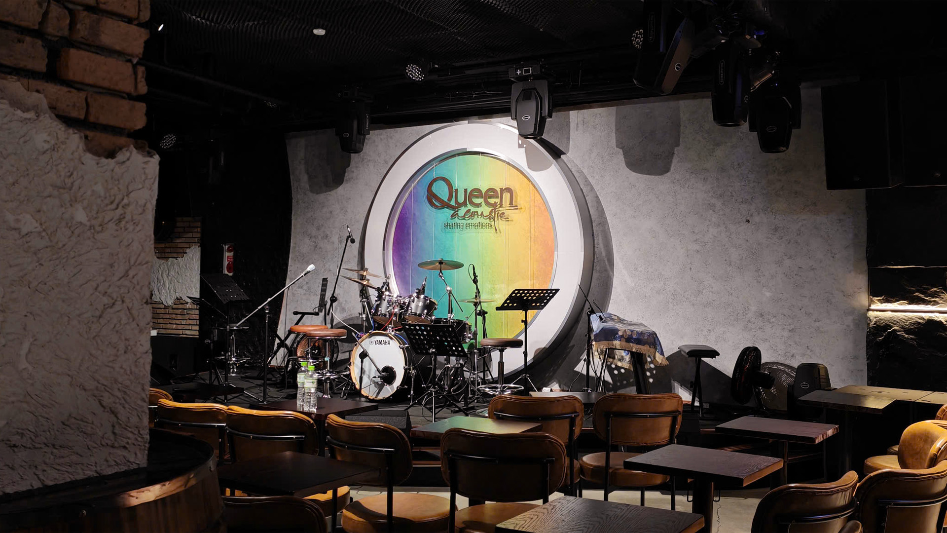 Phòng trà Queen Acoustic tại Buôn Ma Thuột