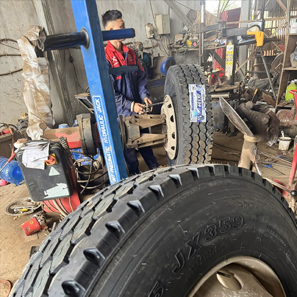Vá lốp xe các loại Lốp xe Thăng Bình 2 Phước An